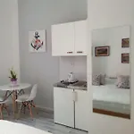 In Center * Πούλα