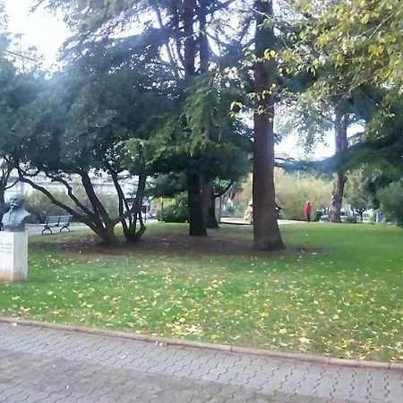 In Center * Pula