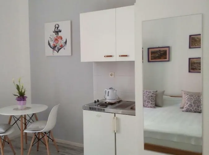 In Center * Пула